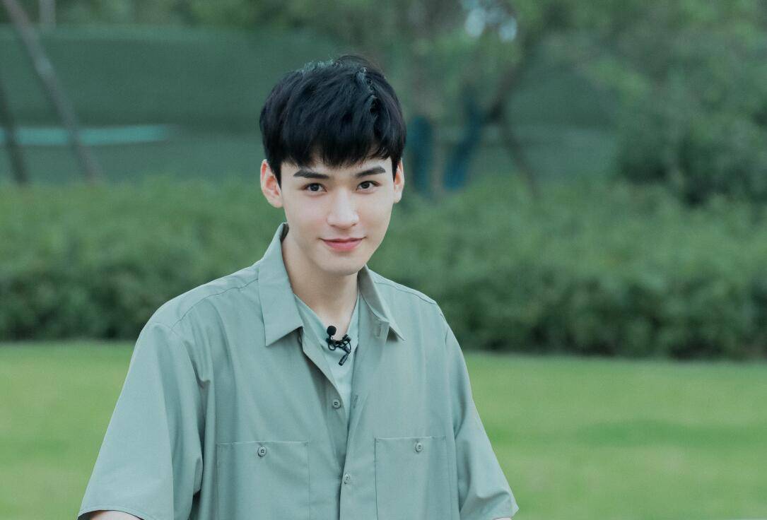 因为|一顿饭足以证明檀健次比龚俊更适合《中餐厅》，节目口碑要逆袭了！！