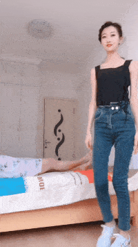 舅舅搞笑GIF趣图：可你跟我说你睡着了，几个意思？？