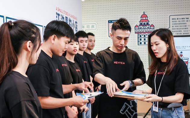 不过也正是由于搬家,学习基础本来就不太好的聂云宸,在上高中之后学习