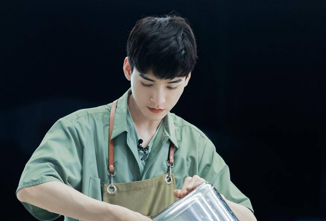 因为|一顿饭足以证明檀健次比龚俊更适合《中餐厅》，节目口碑要逆袭了！！