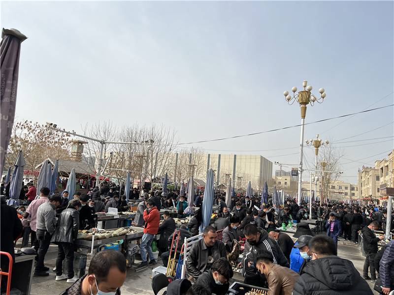 原创花100多万在和田巴扎买了一堆籽料这行情是降了多少