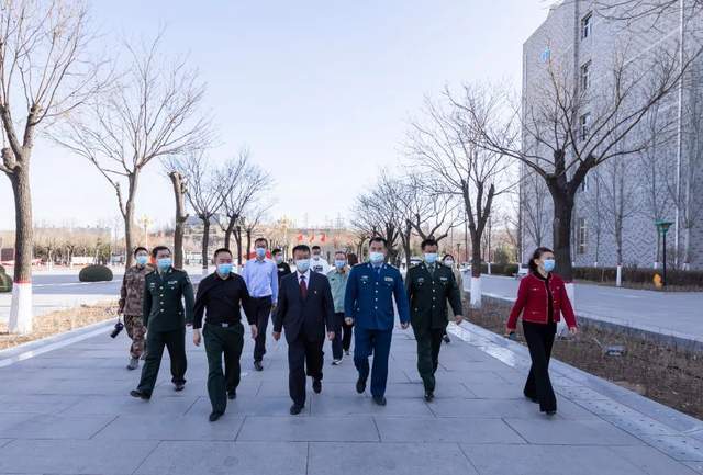 榆林市委常委军分区政委赵西月检查指导神木职业技术学院征兵工作