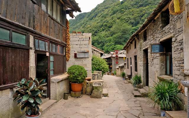 贵州有个“低调”的古村，深藏在大山之中，村民至今穿着明朝服饰