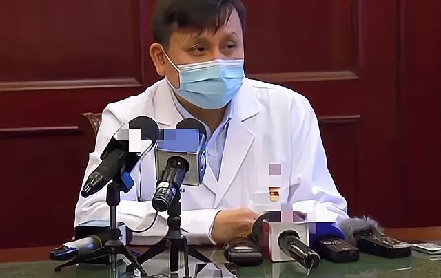 原创疫情反扑张文宏又回来了抗疫两年多他到底经历了什么