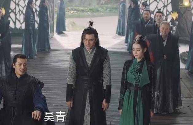 鱼尾|《与君初相识》首播！任嘉伦腹肌太假，热巴颜值在线妆造却拖后腿