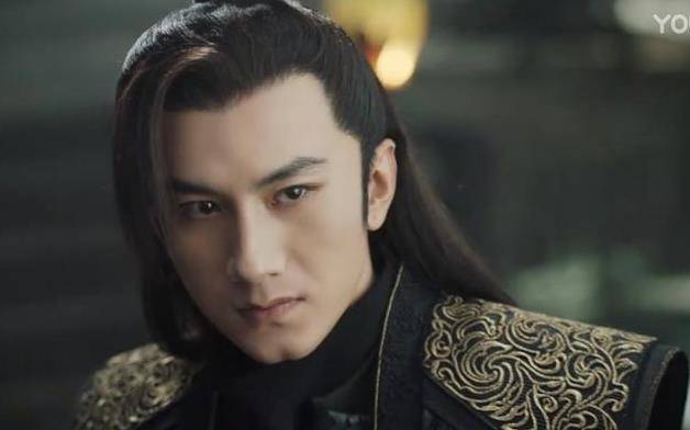 鱼尾|《与君初相识》首播！任嘉伦腹肌太假，热巴颜值在线妆造却拖后腿