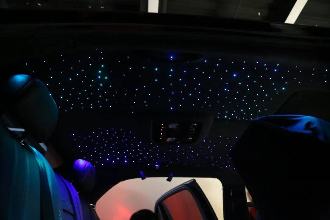 宾利飞驰升级星空顶 豪车必备坐在车里数星星_搜狐汽车_搜狐网