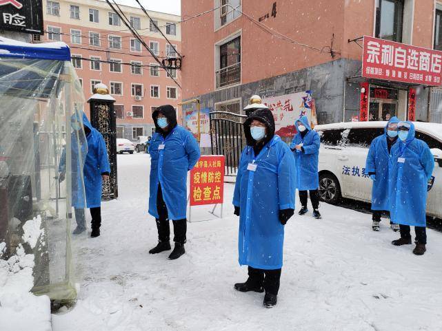 闻令而动—党员干部志愿者勇当先锋(居民为值守民警送来馄饨(榆树