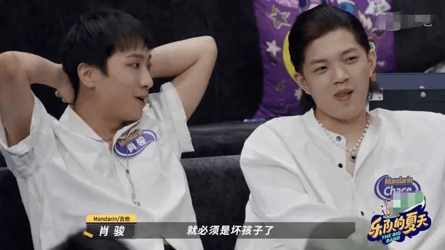 夏天|白举纲在台上扭动身体的那一刻，我把他当成了“当代歌王”华晨宇？