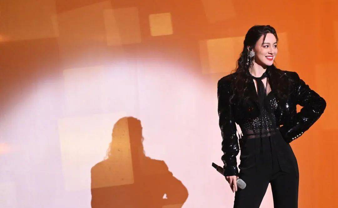 卫视|民歌和音乐剧成为音综新赛道,卫视隔空打擂谁赢了