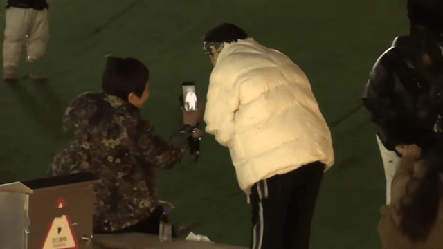 向太 向太怎么突然胖成这样！穿花袄化浓妆一看就强势，郭碧婷偷亲向佐