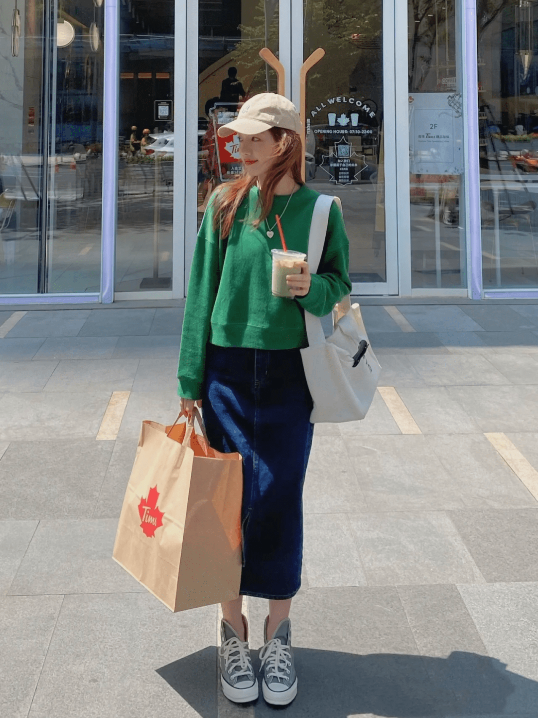 整体 卫衣+裙子的10种搭配,时髦又减龄