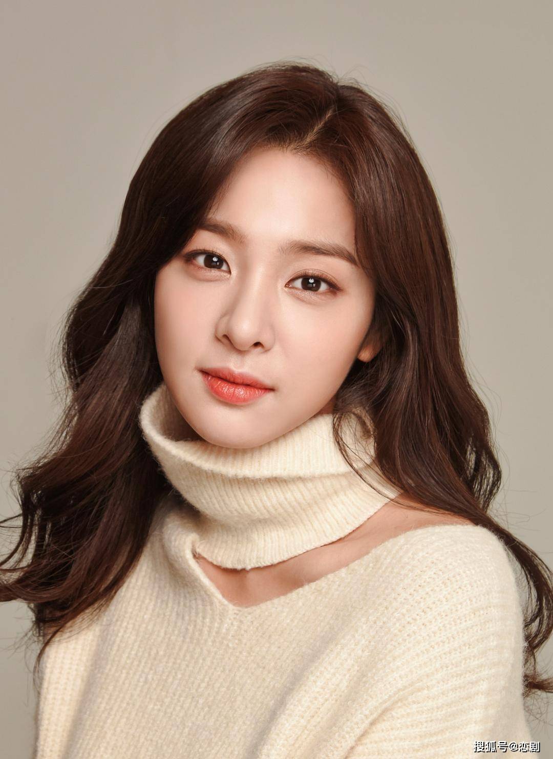 社内相亲女二薛仁雅国民闺蜜的魅力