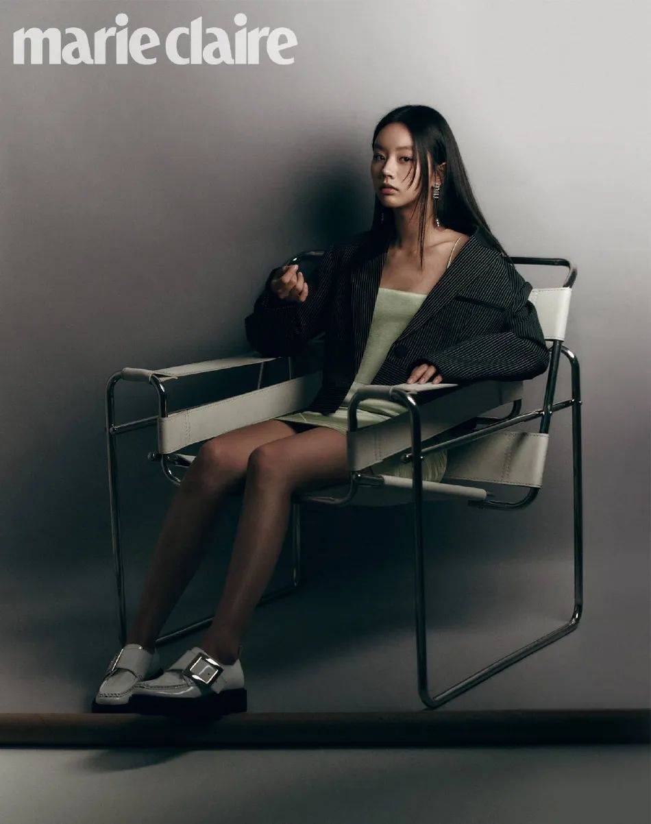 原创李惠利杂志写真大秀白皙美腿冰肌玉骨太性感撩人