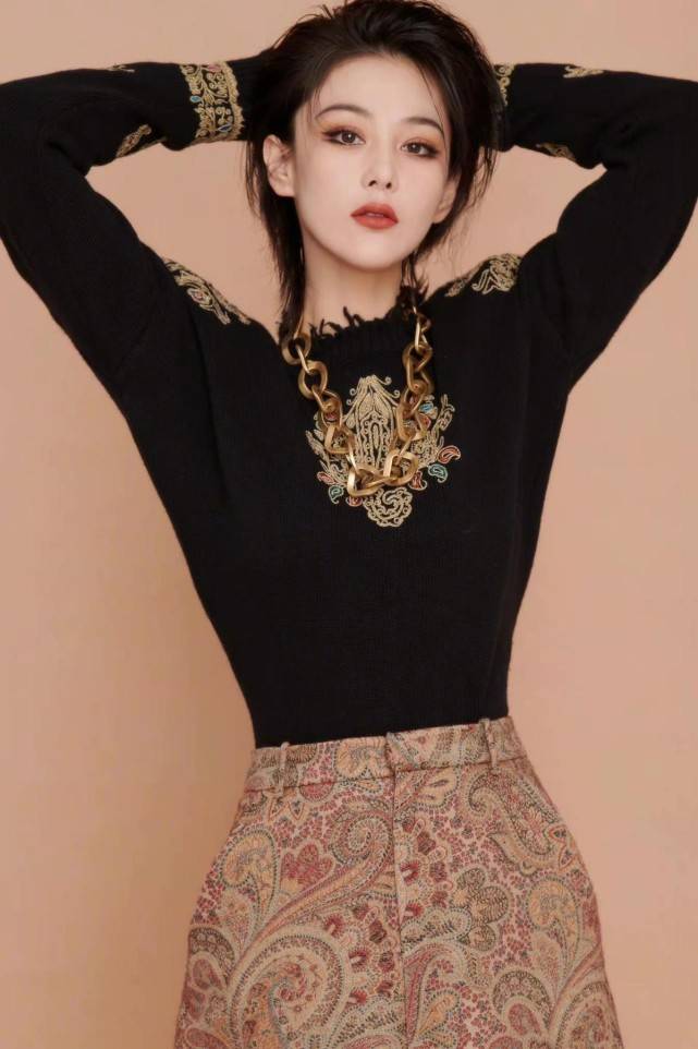 老公 军嫂张馨予真是嫁对人了！老公穿开衫明星脸超帅，高调约会超甜蜜