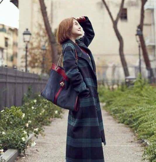 老公 阔太安以轩为女儿庆满月，小S与老公出席，穿着简单合照却更时髦