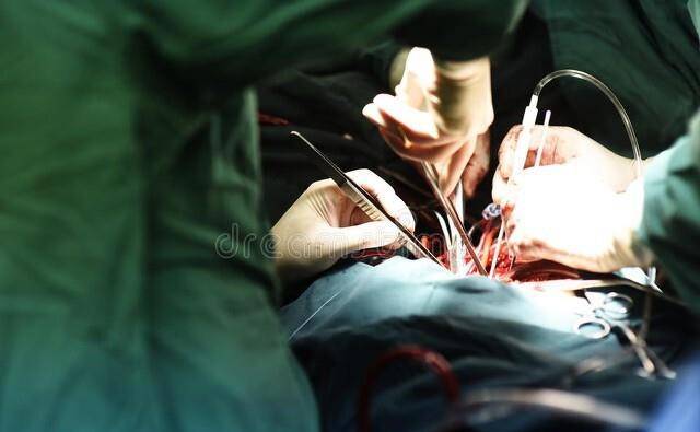 进行|男子春节后腹痛发热，检查肝脏“被掏空了”，切开后医生头皮发麻