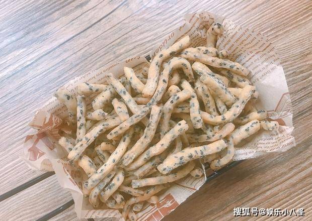食品|用鸡蛋和面粉做的小零食,吃起来嘎嘣脆,炸一大锅都不够吃