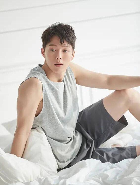 新生代男神张基龙,温润如玉,携李惠利甜蜜爱恋_九尾狐_男生_学长