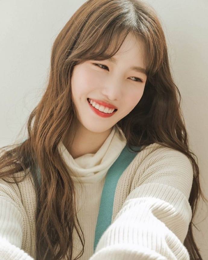 好看大头照怎么拍试试下面的拍照动作大头照上镜又漂亮