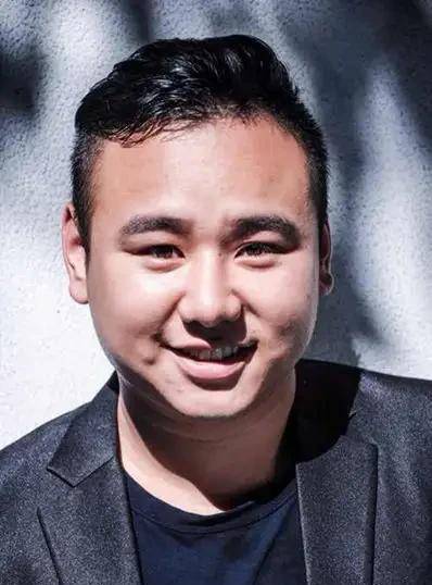 现实|电视剧《心居》中海清的蠢萌老公顾磊下线，现实中他比海清小12岁