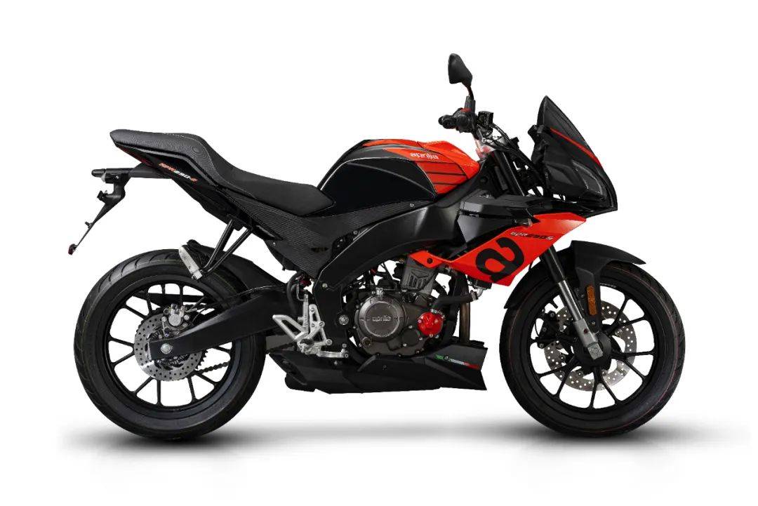 24800元阿普利亚gpr250s正式发布这个街车不一般