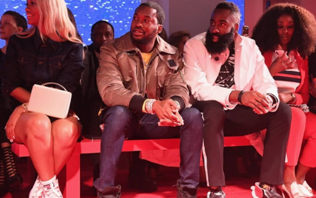 nba夜店王又玩嗨难怪篮网不要他无固定女朋友审美一直没变