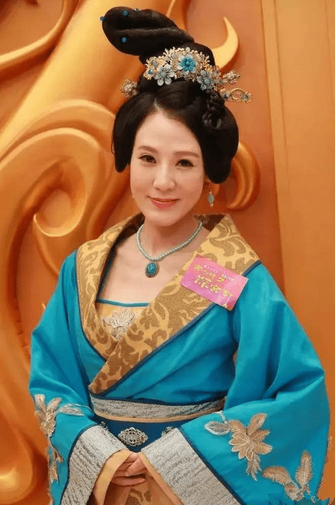 原创tvb龙套女演员到内地拍戏十年赚几千万无人知