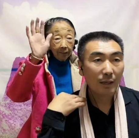 白菜|晚年悲惨!53岁李玉成早餐给马玉琴啃骨头,网友:200w还吃这