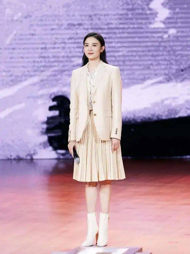 饱和度 中年女性穿衣要讲究，这几种颜色尽量别碰，不是显老就是扮嫩