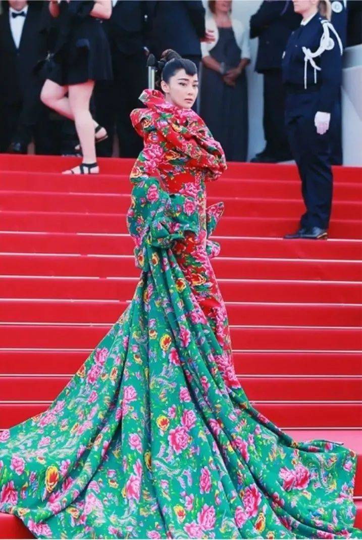 设计 有温度的时尚行为｜设计师胡社光受邀出席江汉大学设计学院学术论坛