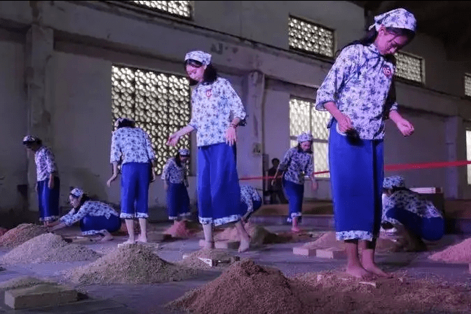 酒曲|同样都是脚踩，脚踩酸菜万人唾骂，为何脚踩葡萄酒千金不换？