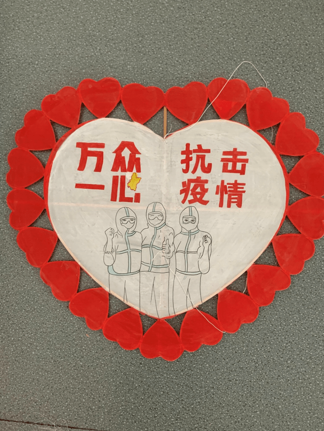 聂鹏向辛苦的广大医务工作者致敬有人通过泥塑,面塑作者:李金波作者