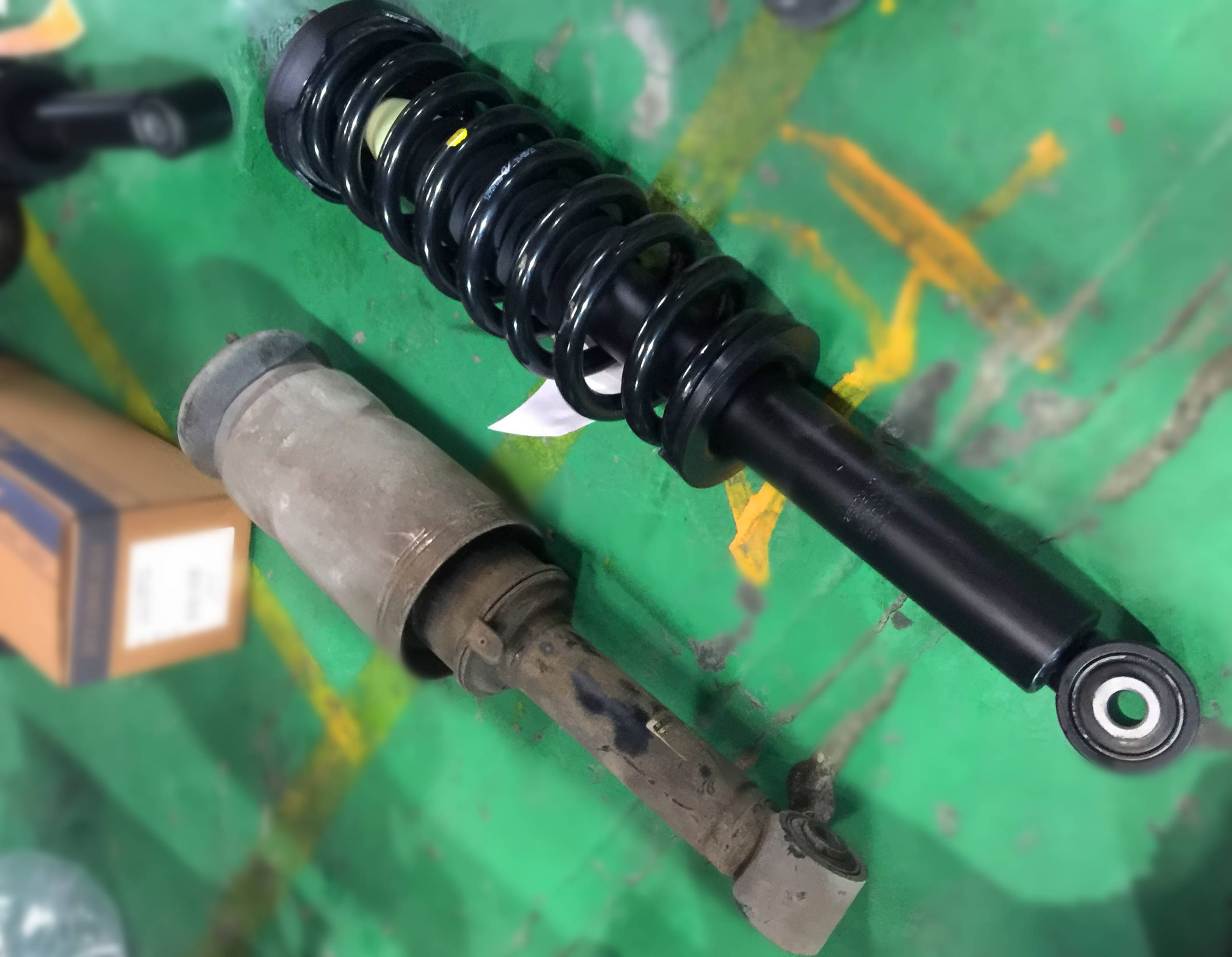 路虎揽胜换装空气改弹簧减震总成