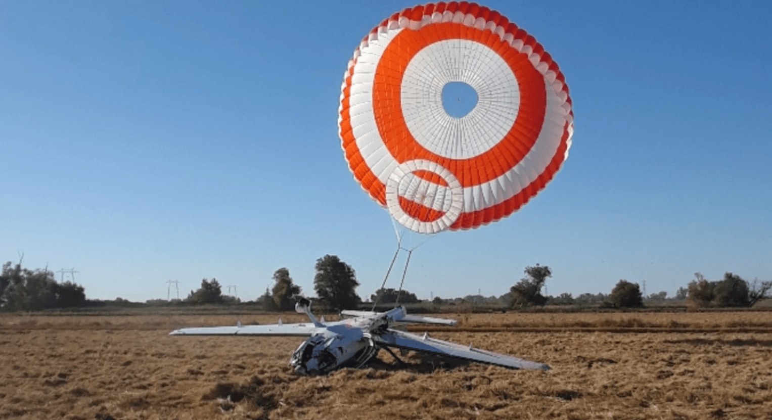 哪些因素会让飞机垂直坠落为什么不给飞机装一个超大降落伞