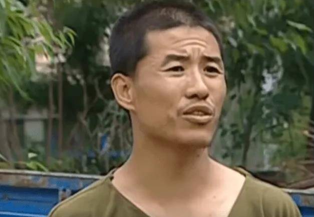 关小平直播中无奈吐槽,面对坎坷心态好,离开艺术团原因成谜_赵本山