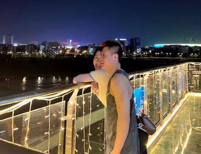 跳水名将杨建公开恋情,女友甜蜜喊话:爱是一次又一次爱上同一人_杨健