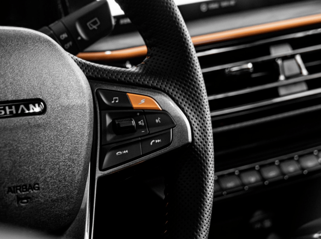 年轻人|为何欧尚X5运动版深受年轻人喜爱？除了硬实力，还有情怀？