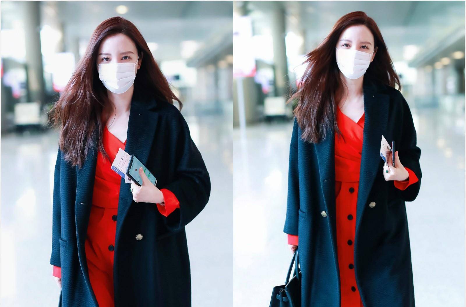 显示 “张乘乘”越发高调了,穿大红色套装裙配深色大衣,明艳霸气