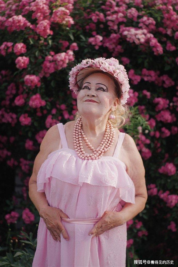 可爱的乌克兰大妈时髦得很俏丽得很