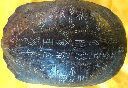 在西安建都的第一个王朝——西周,曾留下营造都城时占ト问天的记录,"