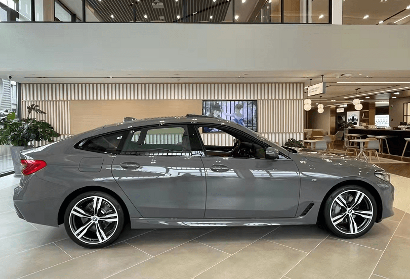 实拍宝马大掀背车高颜值无框门很帅气扭矩400连降5万