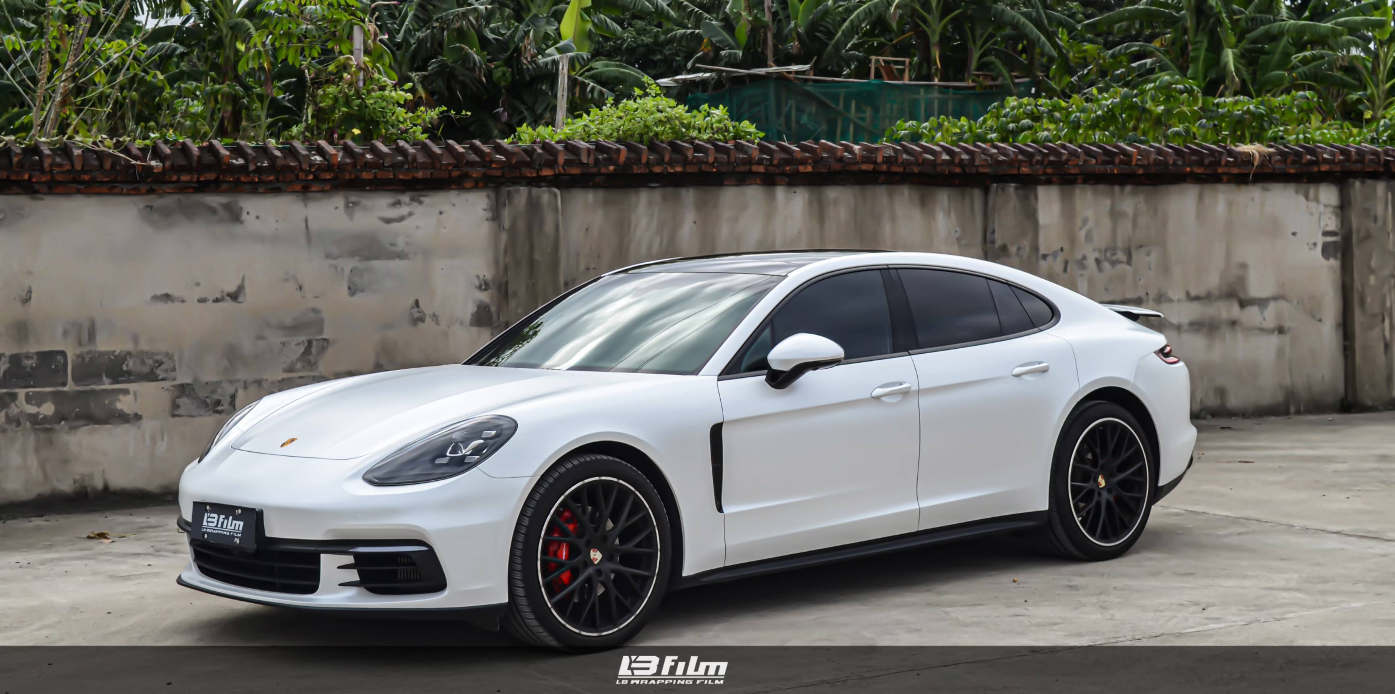 来自绸缎般的细腻保时捷帕拉梅拉电光金属白lbfilm