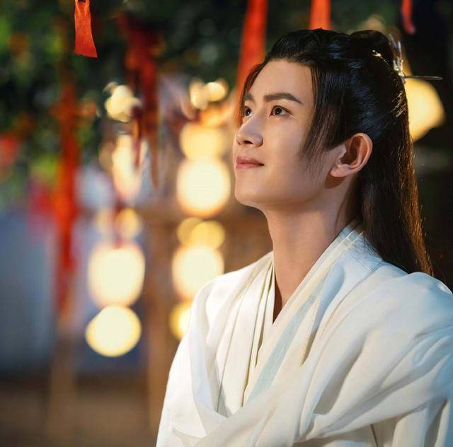 人气|迪丽热巴又要来霸屏了？两部新剧已过审，还未开播就已经火了