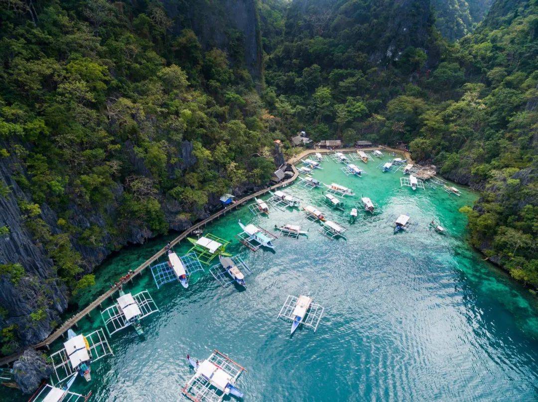 科隆岛(coron island)是菲律宾巴拉望北部卡拉米安群岛的第三大岛