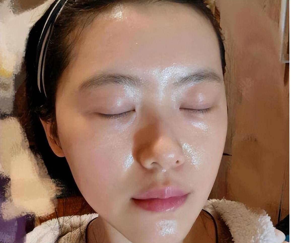 方法这几种肤质的女生，千万别用“油敷”护肤了，越用油皮肤越干！