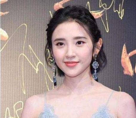 活动女明星卸掉假睫毛像变了个人，热巴是个例外，真正的天生丽质
