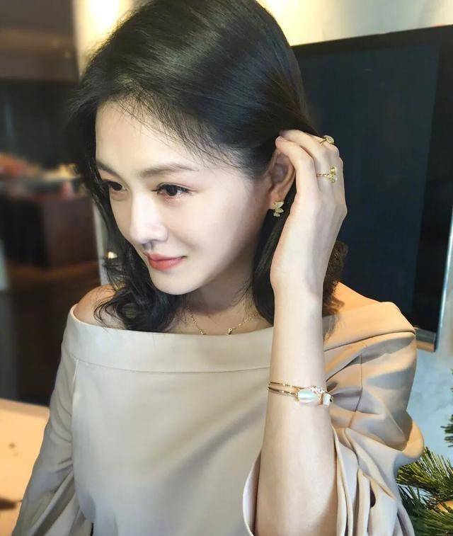 巅峰大S年轻时有多美,如今重回颜值巅峰,也逃不过中年危机