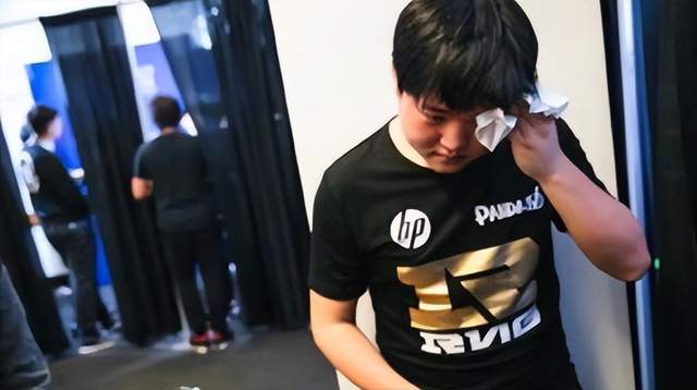 blg爆冷31击败radoggo血cra成为uzi粉丝的爆破点