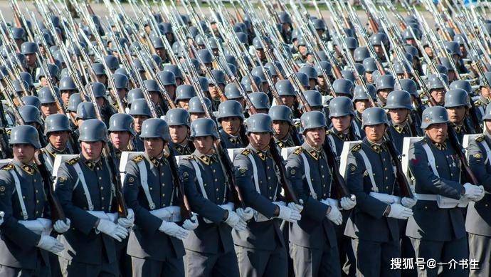 各国仪仗队使用的礼宾枪都有哪些?_阅兵_式半自动步枪_发射